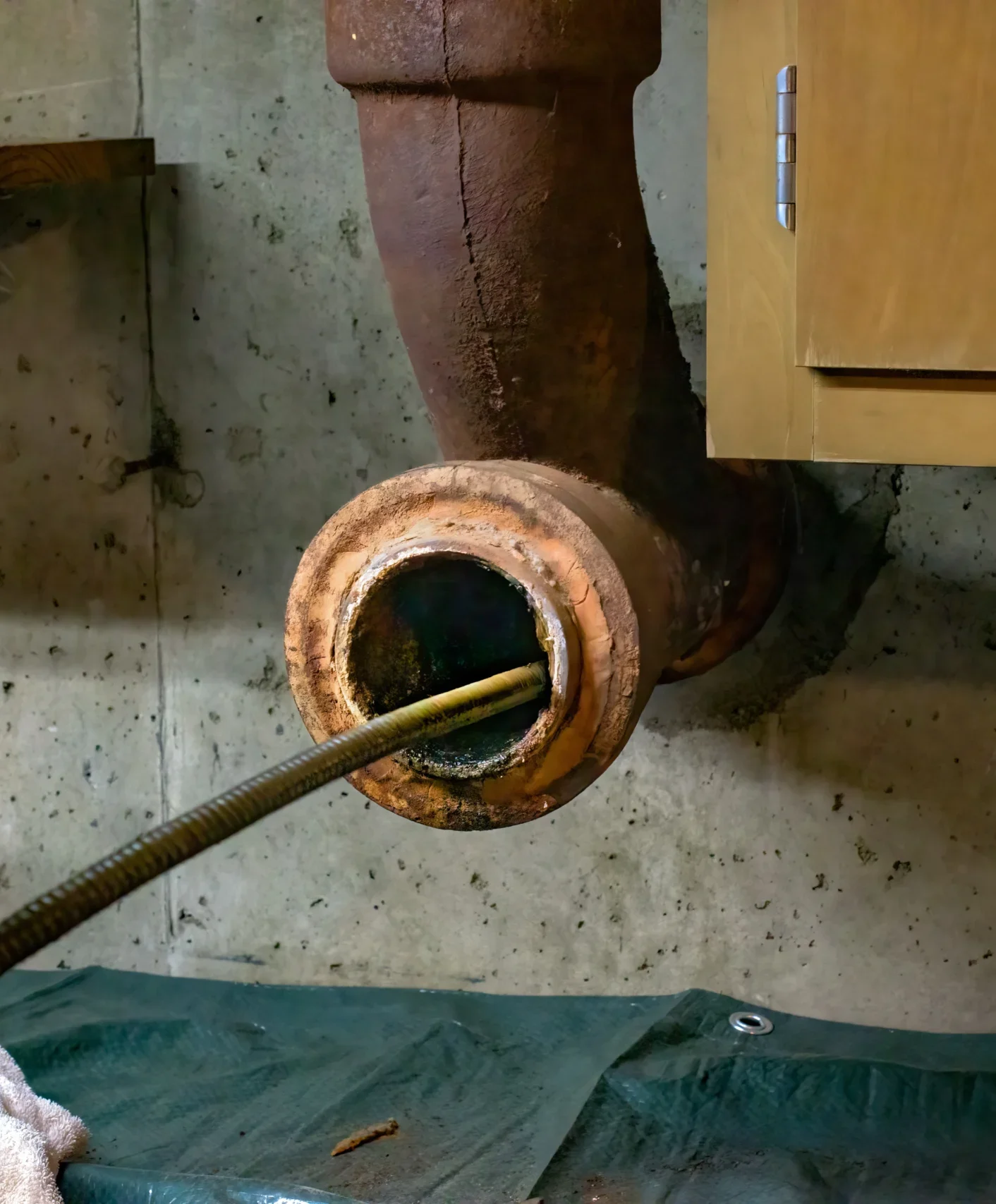 Plombier qui débouche par camera