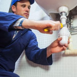 plombier nimes qui revisse lavabo